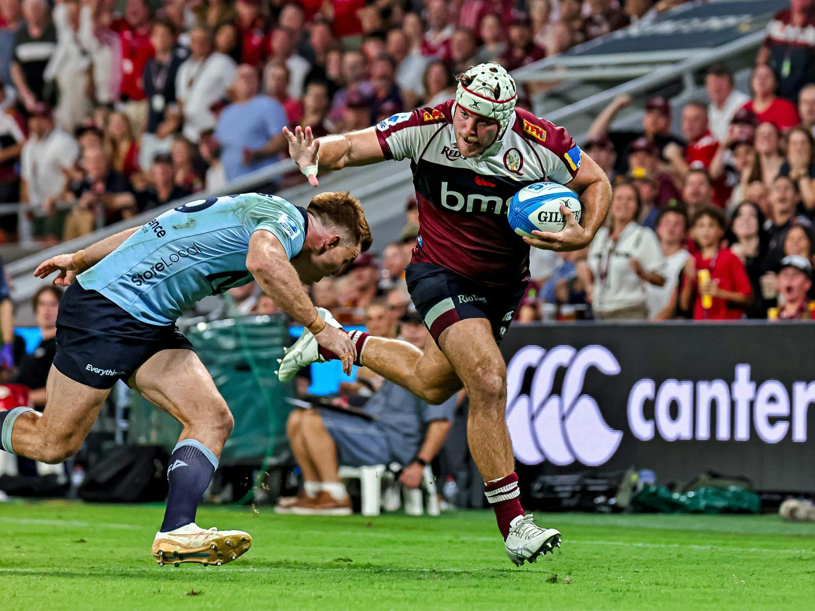 Fraser McReight running past a NSW Waratahs player