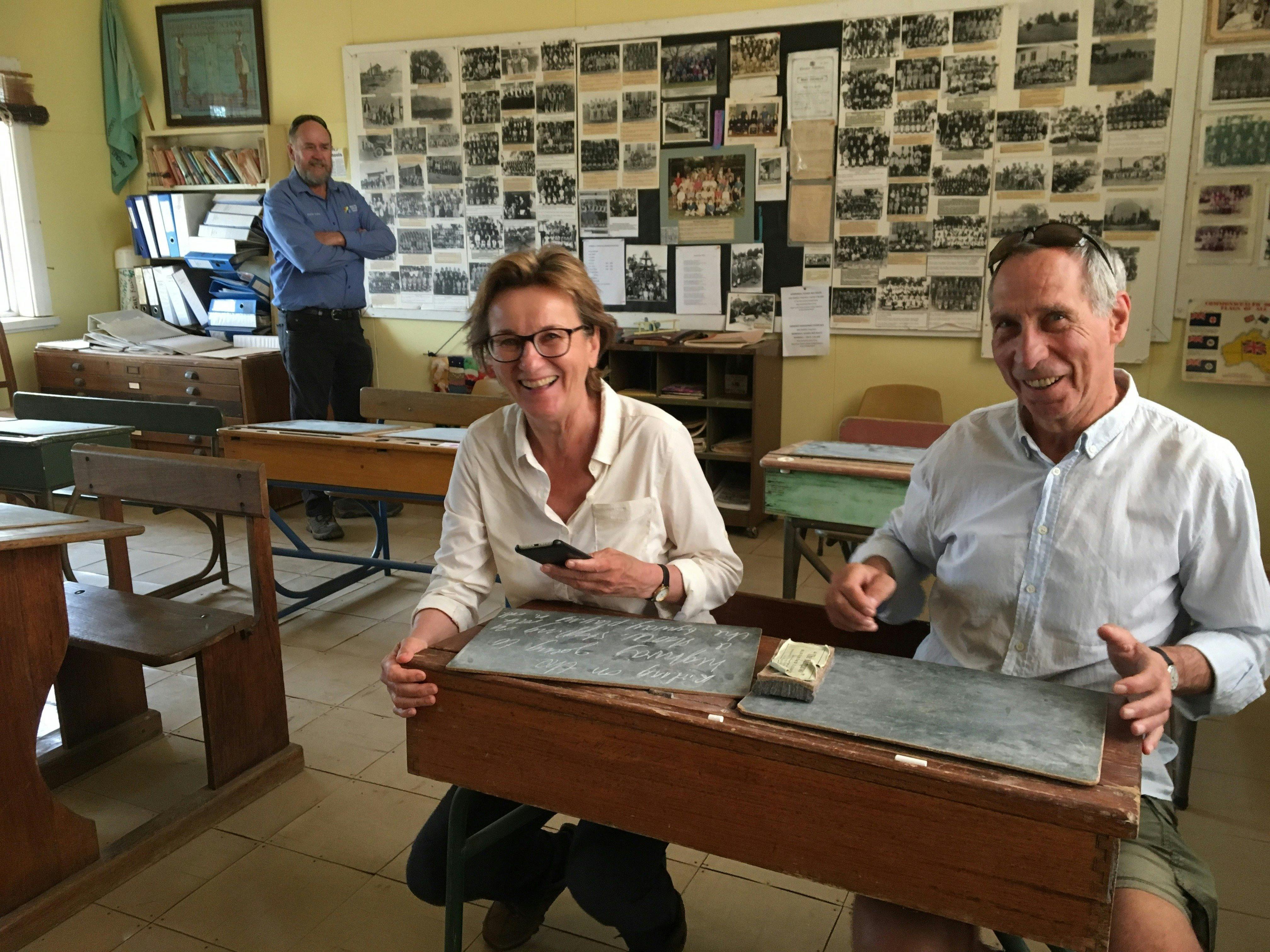 이 책상에서 어떻게 나가