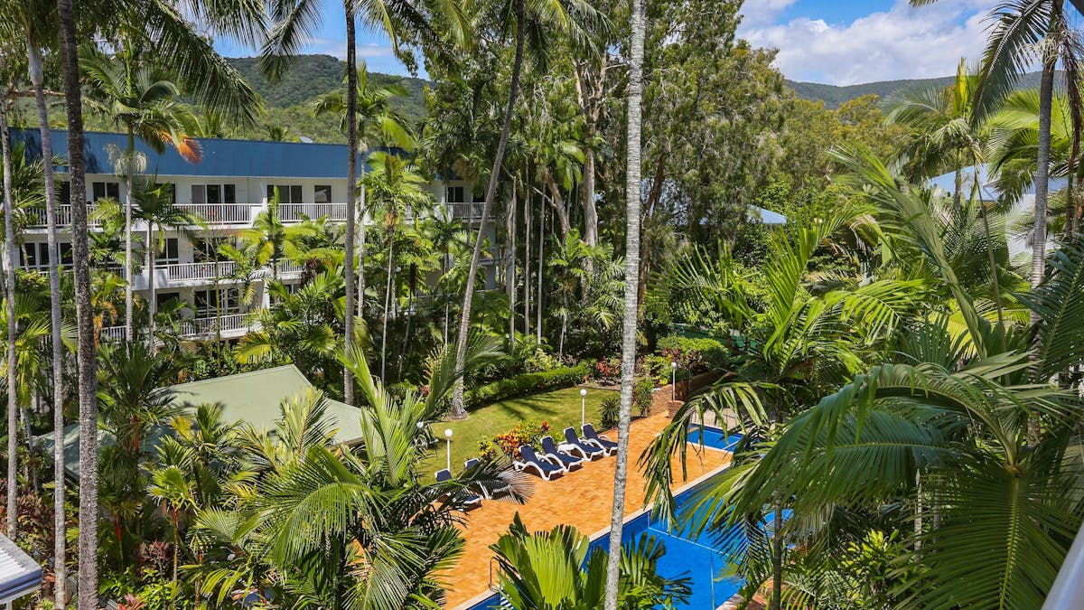 Garden & Pool View