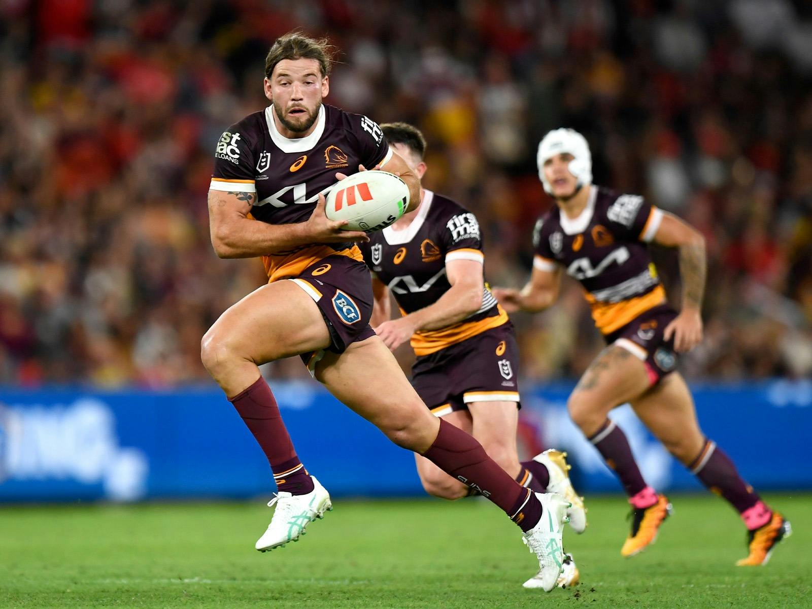 Pat Carrigan carrying the ball for the Broncos