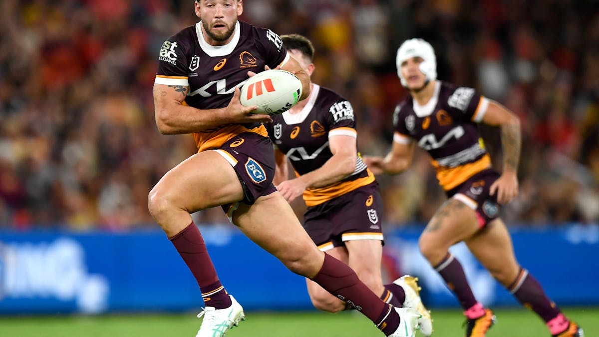 Pat Carrigan carrying the ball for the Broncos