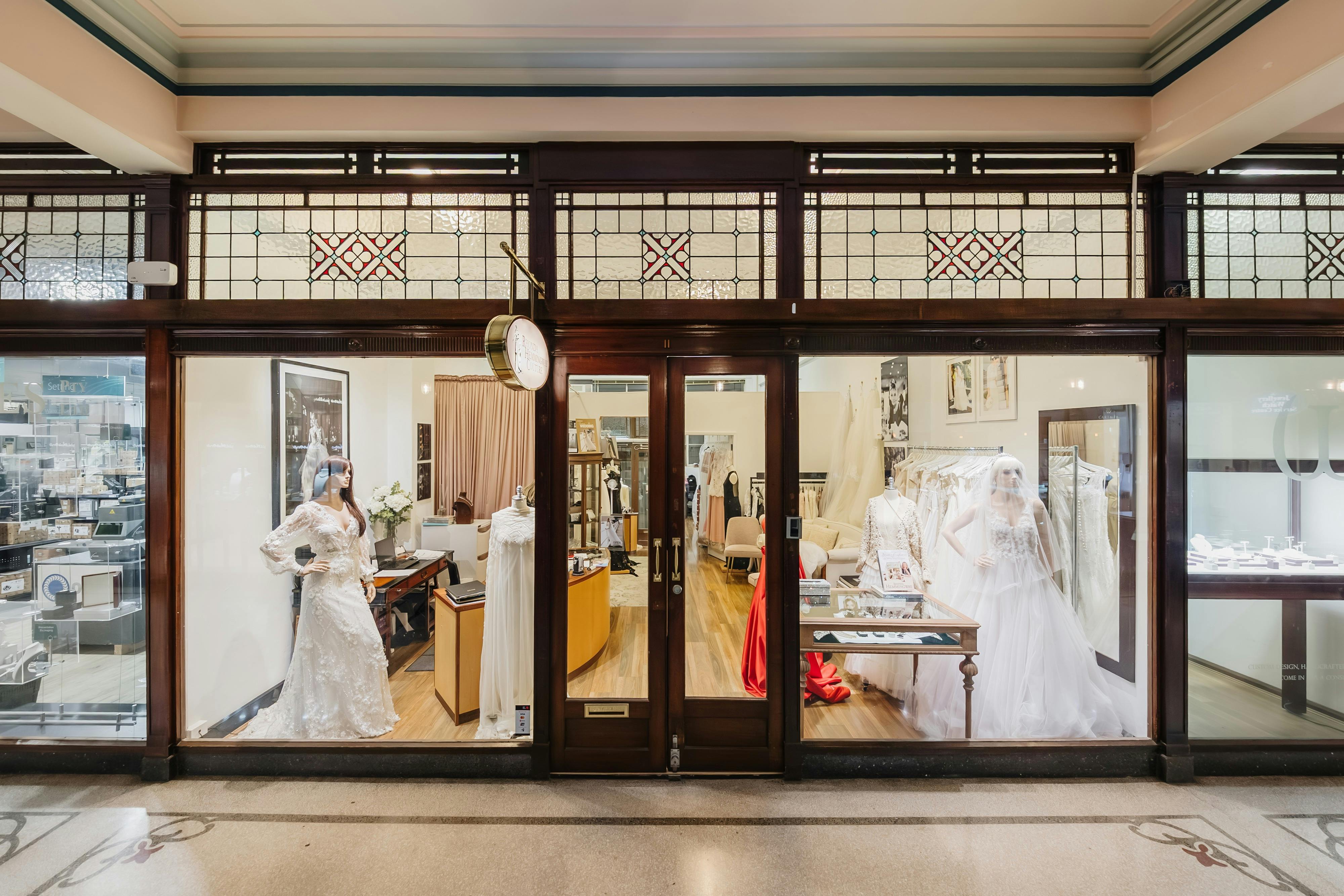 Rhonda Hemingway Couture – Das Dymocks-Gebäude