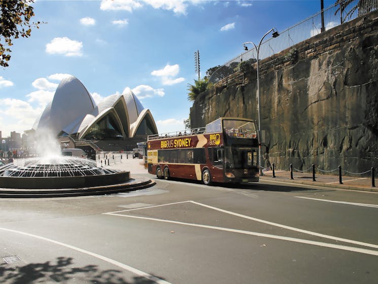 Big Bus Sydney at the Opera House