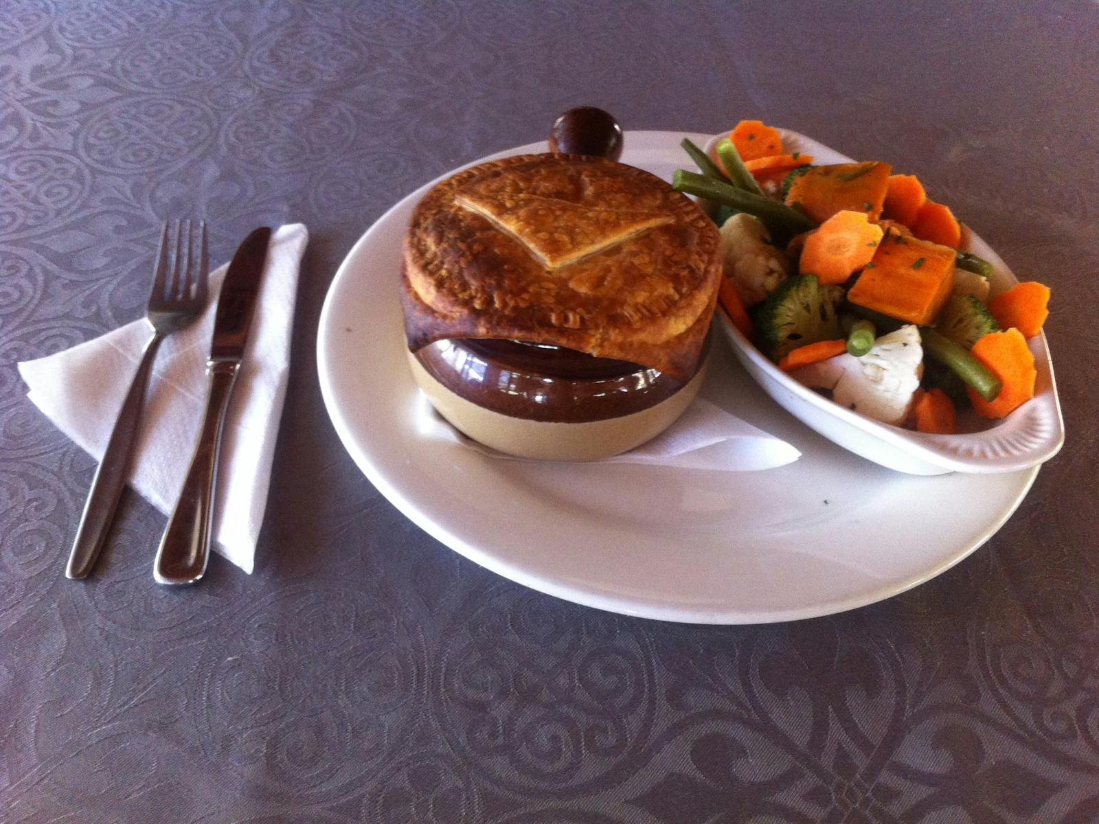 Riverside Bar and Restaurant: Mount Seaview Resort