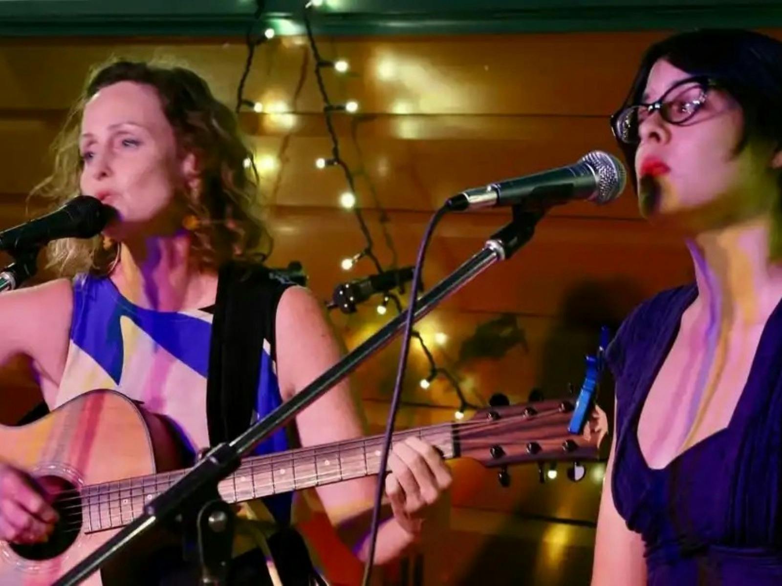 皮爾斯溪大廳的蜂蜜與絲綢