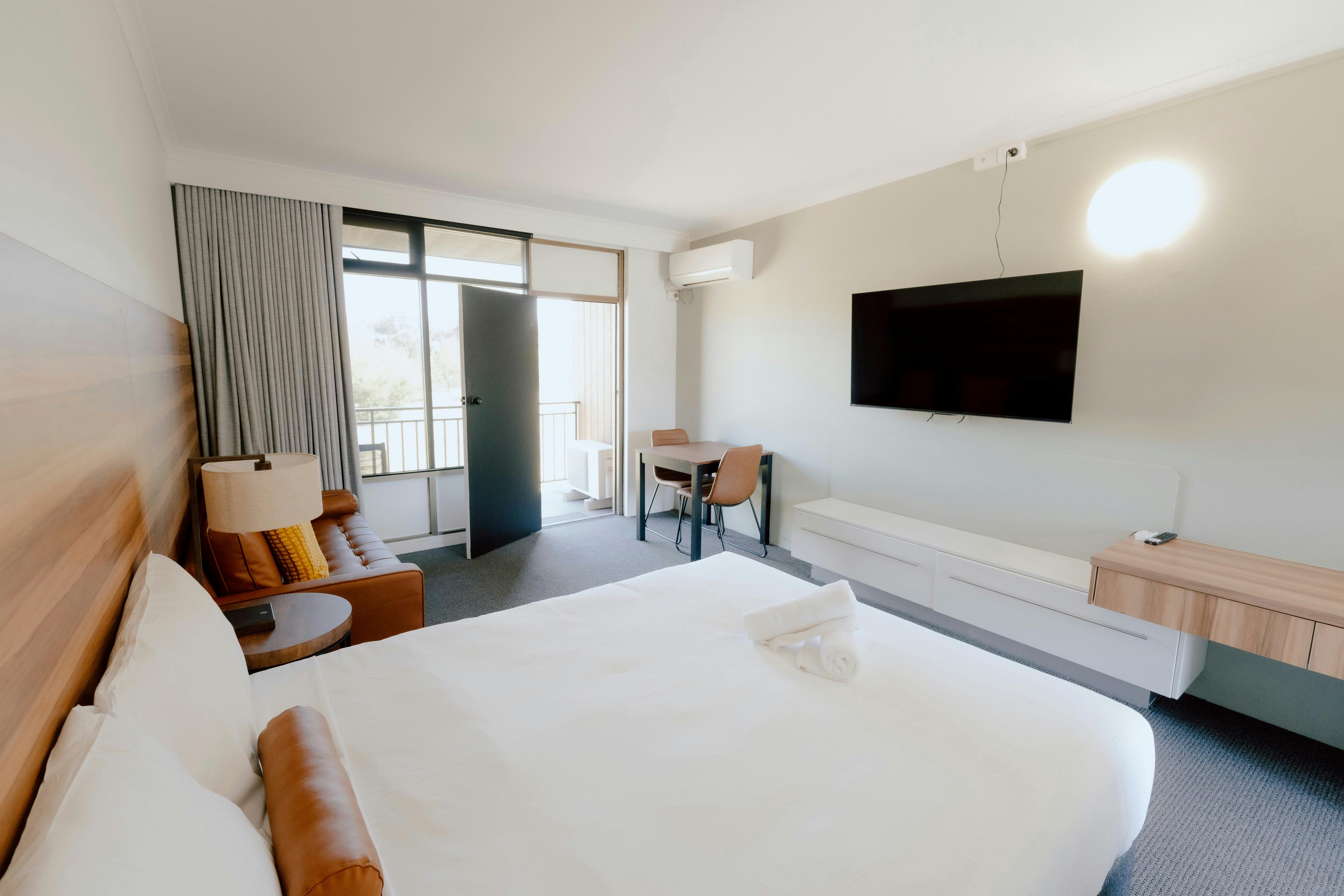 Queen Balcony Room