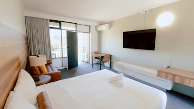 Queen Balcony Room