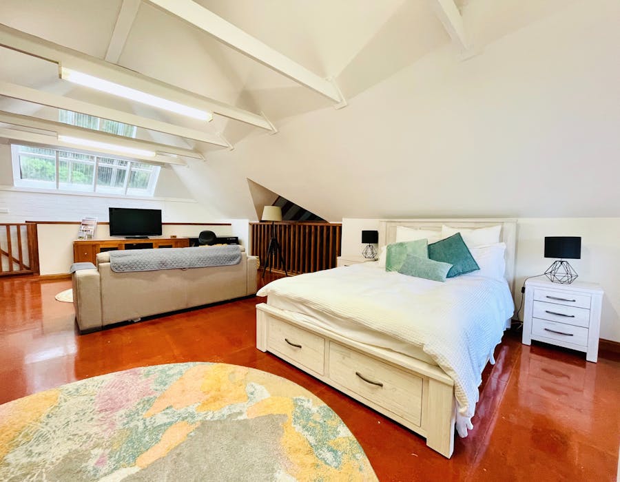 Sofa Bed, Queen Bed, Armchair, Widescreen TV, Work Desk