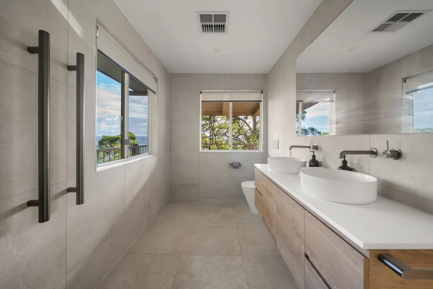 Hinterland Tranquil Escape with Beautiful Views