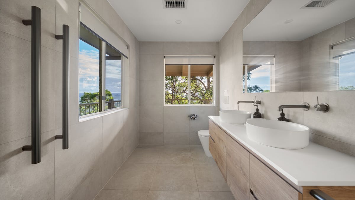 Hinterland Tranquil Escape with Beautiful Views