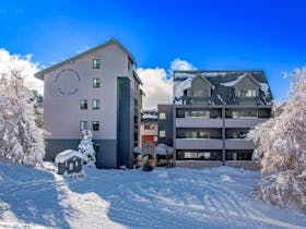 Snowski Apartments