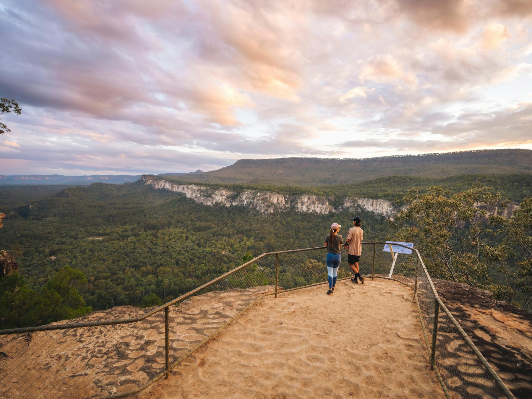 Walking in Carnarvon National Park