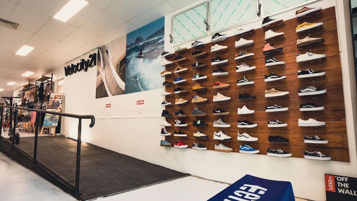 Shoe wall
