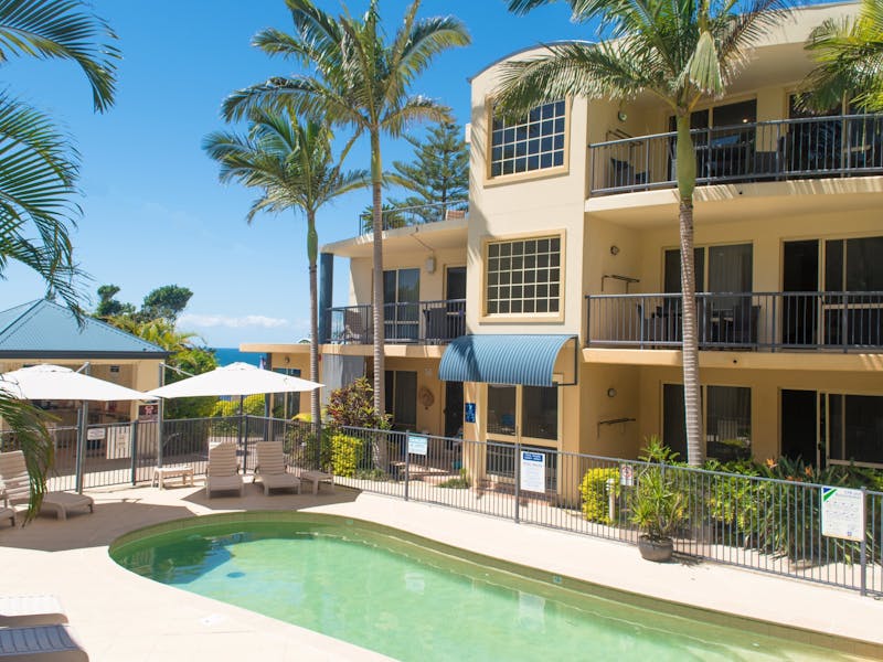 Solar Heated Pool, with abrbecue and Coffee Cabana, opposite Flynns Beach