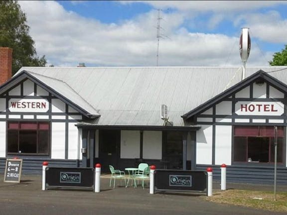 Caramut Western Hotel & Cafe