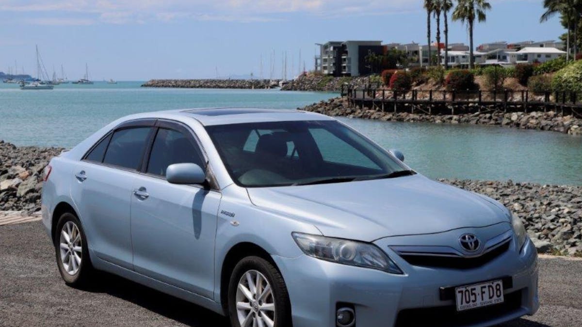 Heart of Reef Car for rent in front of Airlie Beach Background