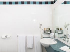 One of the comfortable, clean en-suite bathrooms attached to all rooms at the Pastoral Hotel Motel
