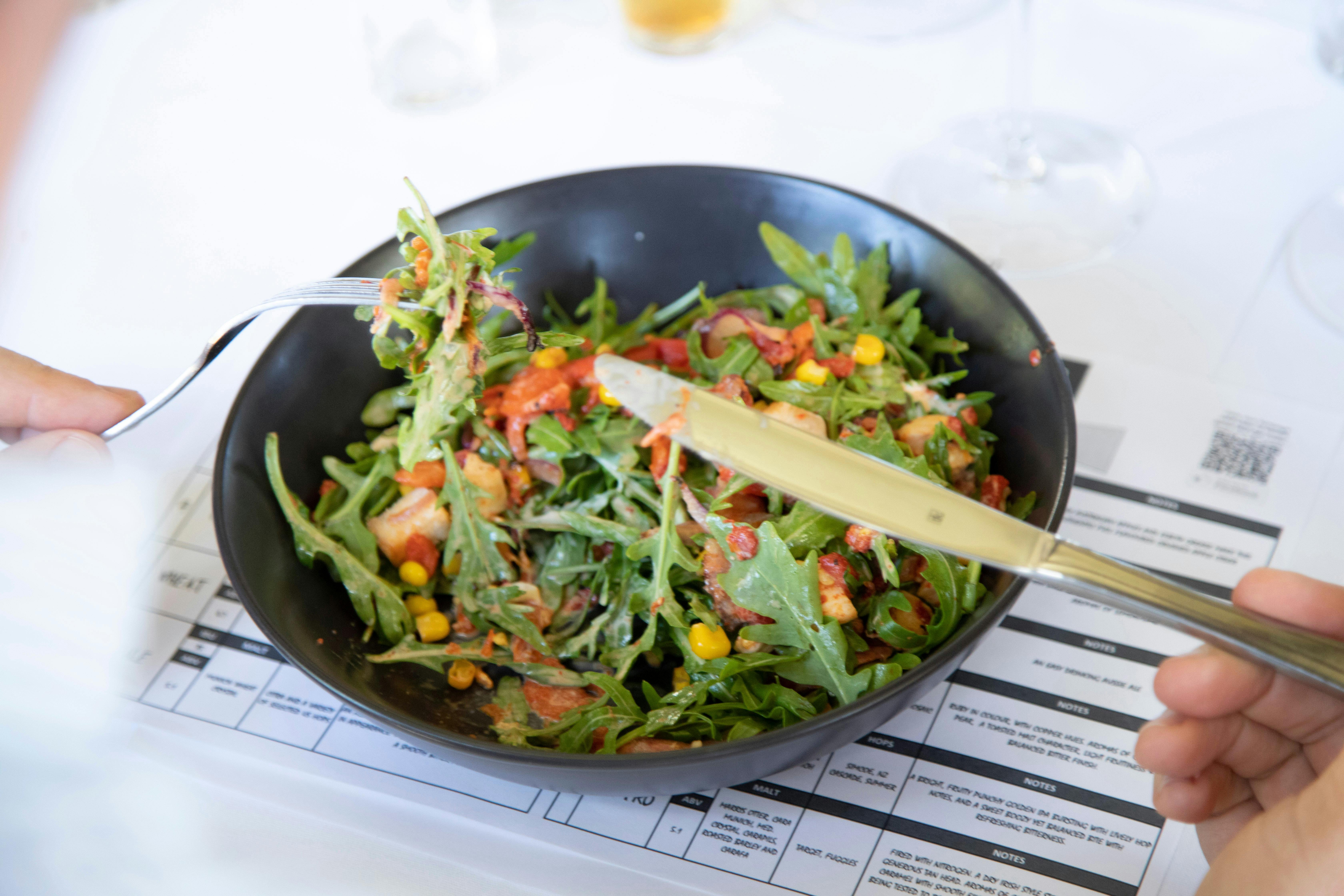 Das Mittagessen ist ein Ein-Gänge-Menü, begleitet von einem Glas Wein oder Bier im hauseigenen Brew House.