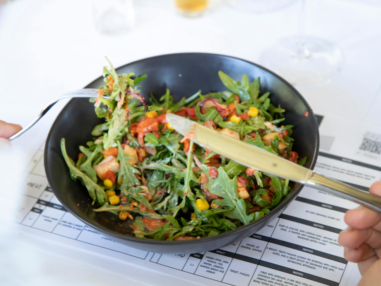 ランチは、敷地内のブリューハウスでのグラスワインまたはビールを伴う1コースの食事です。