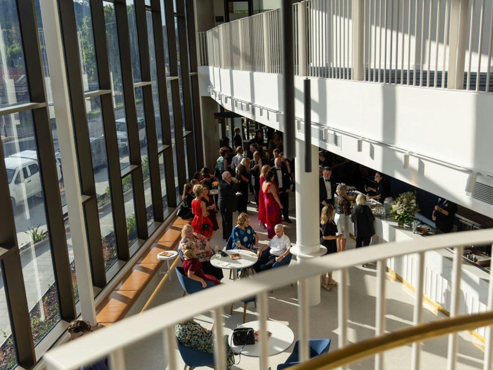 Wollondilly 공연예술센터 바 및 로비