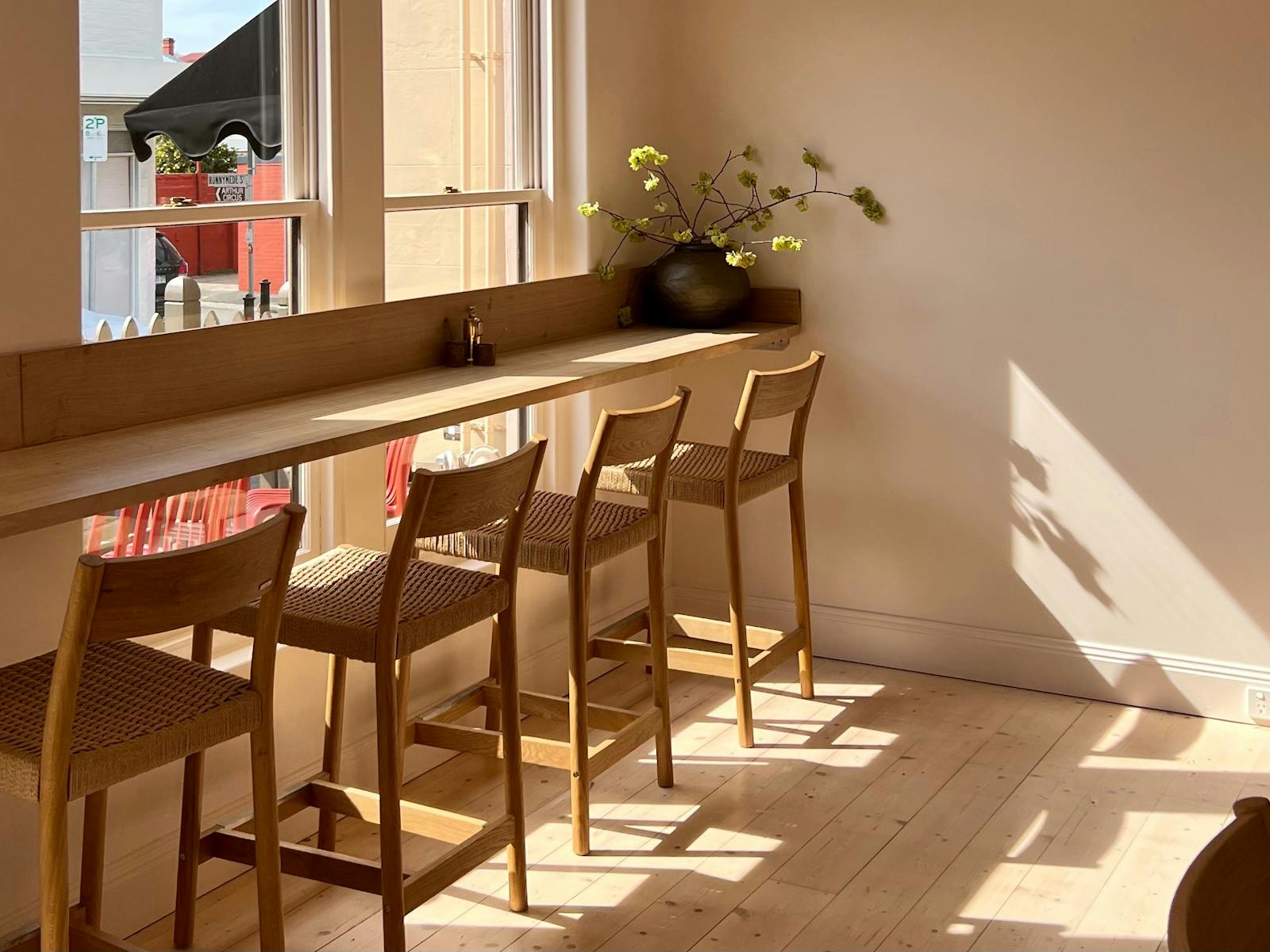 Lēoht which means light is flooded with natural light.