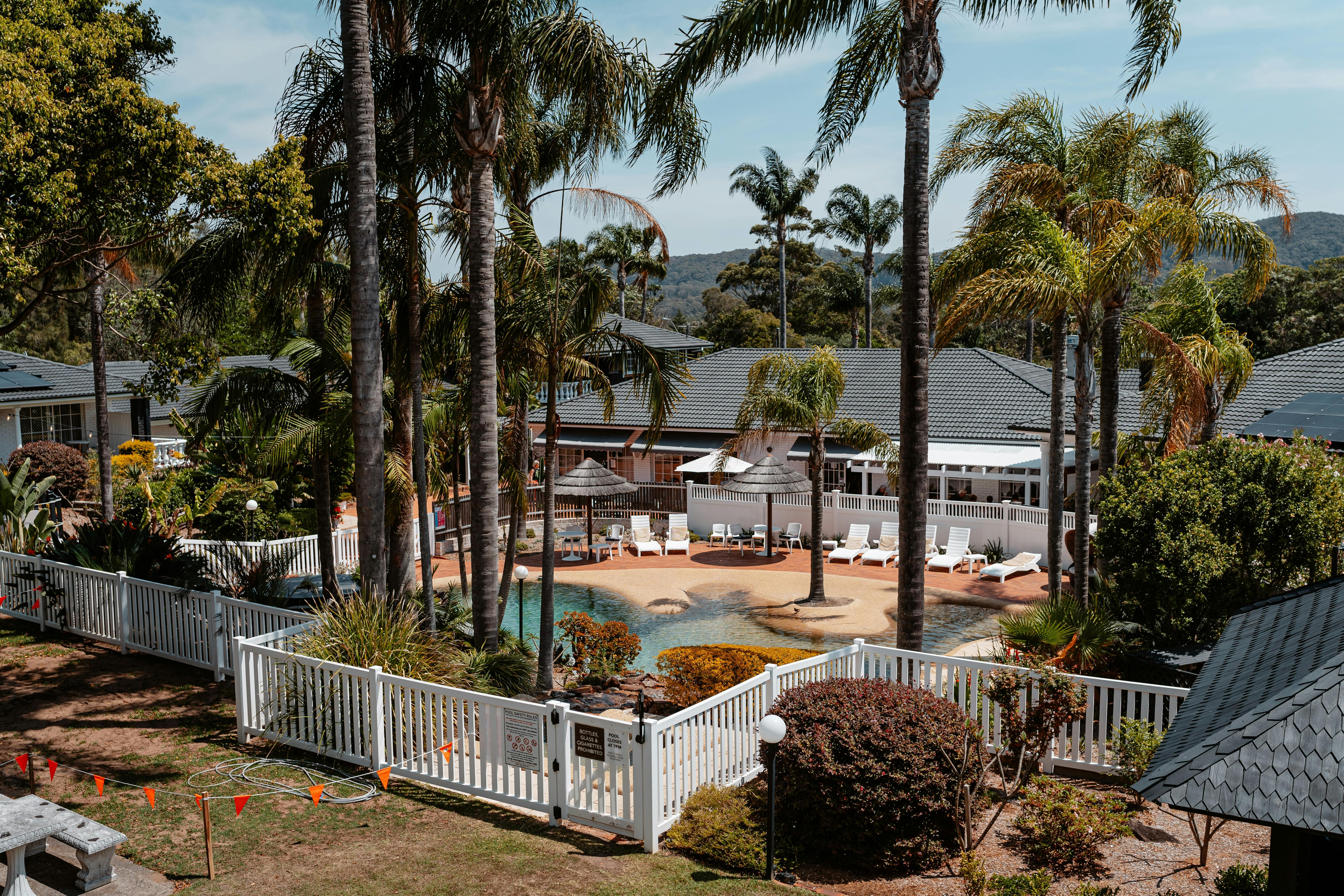 プールのバルコニービュー