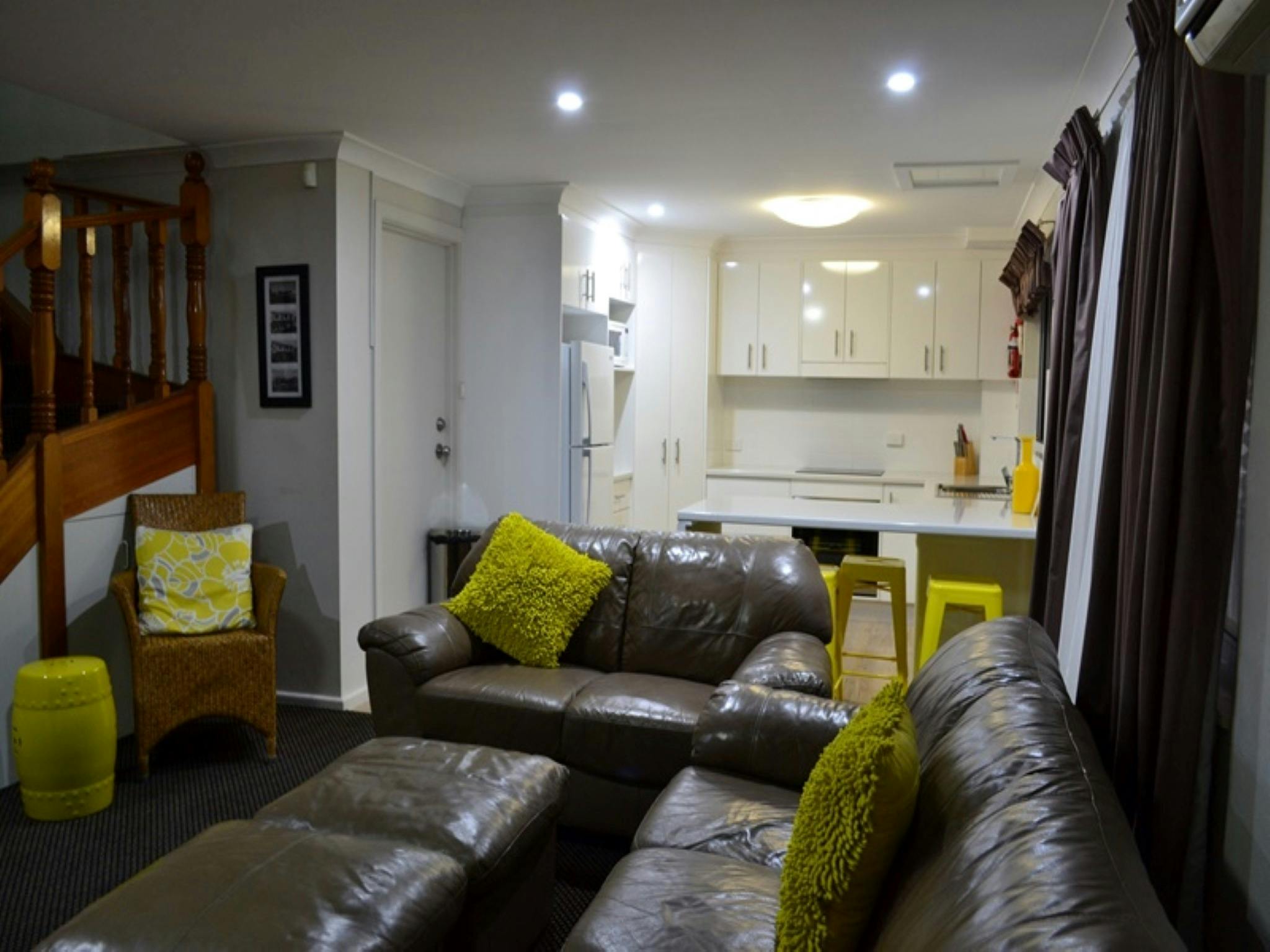 Cattleman's Country Motor Inn and Serviced Apartments