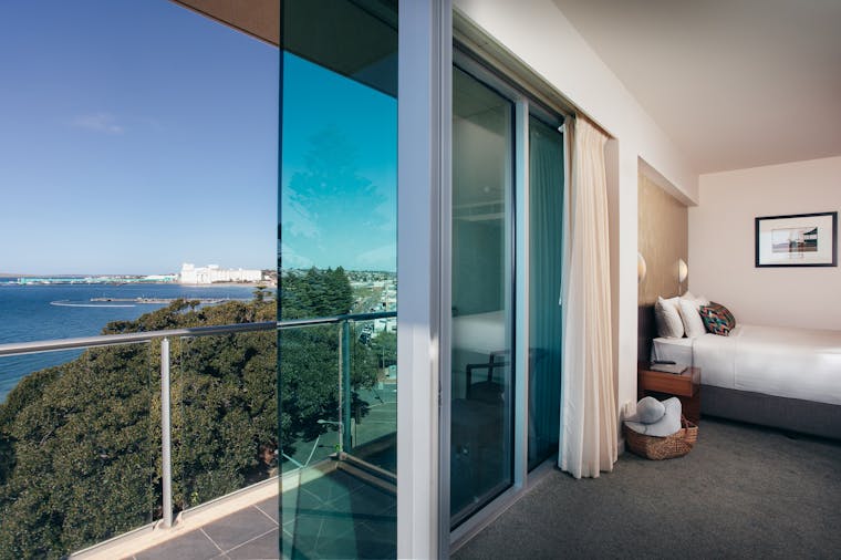 DELUXE SPA SUITE