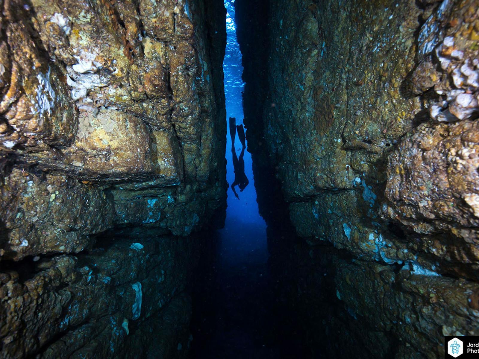 Freediving Sea Caves, Jervis Bay, NSW