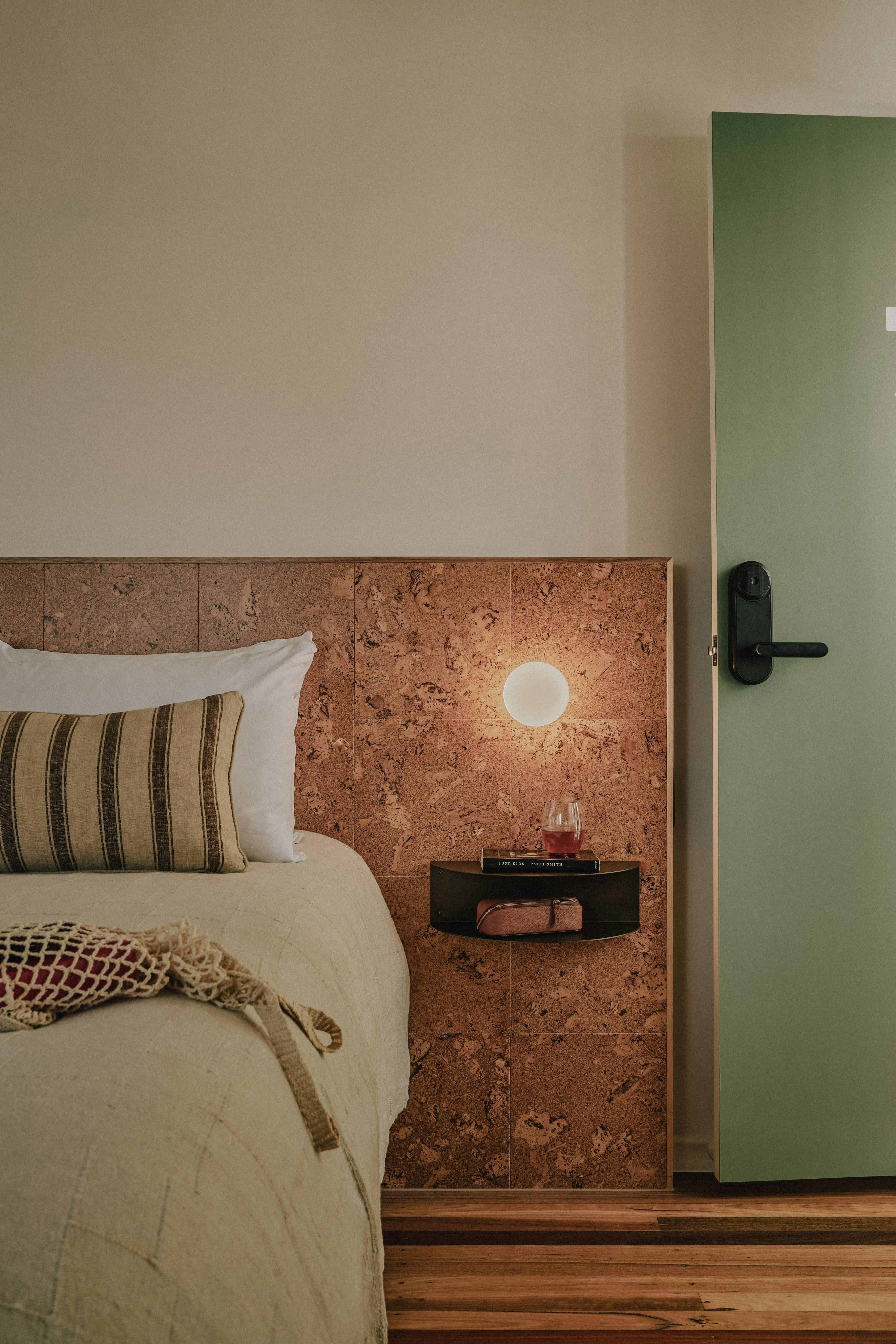 Room - Luxury Queen Bed