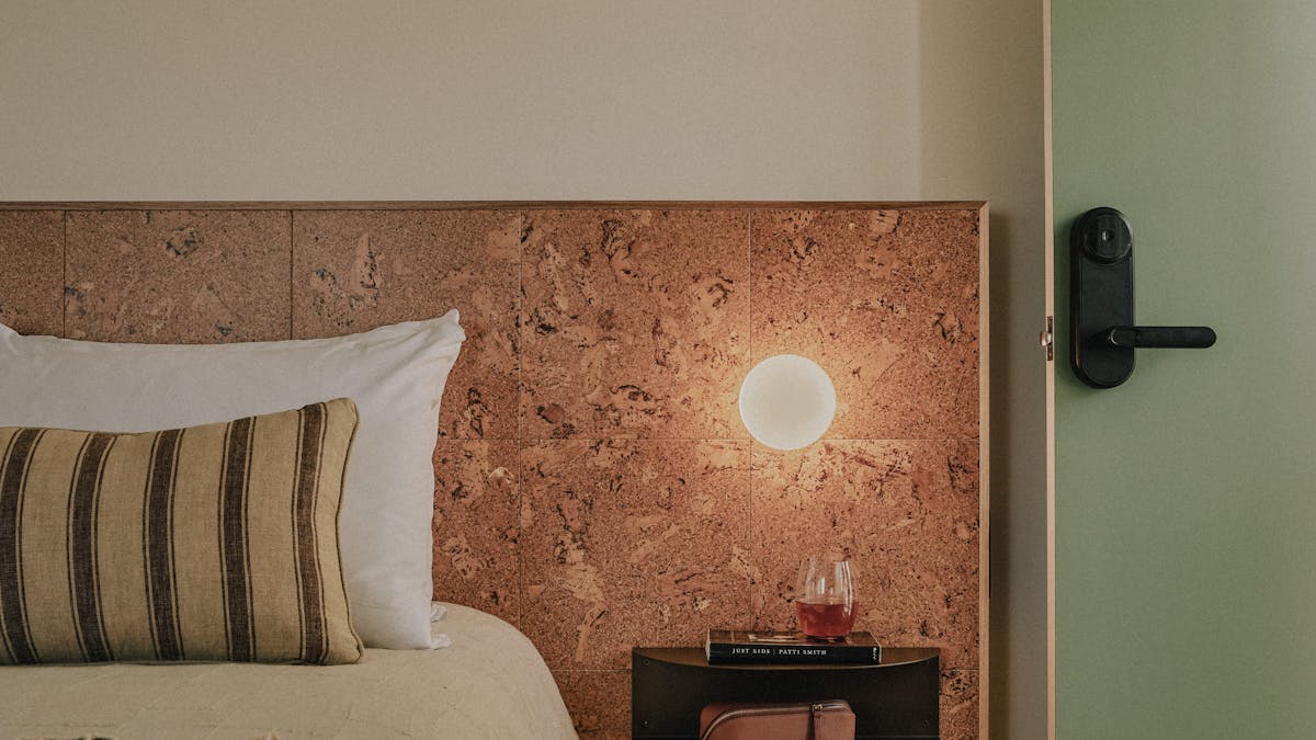Room - Luxury Queen Bed