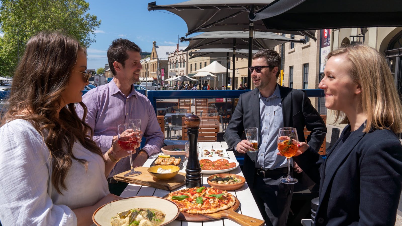 Alfresco dining on Salamanca Place