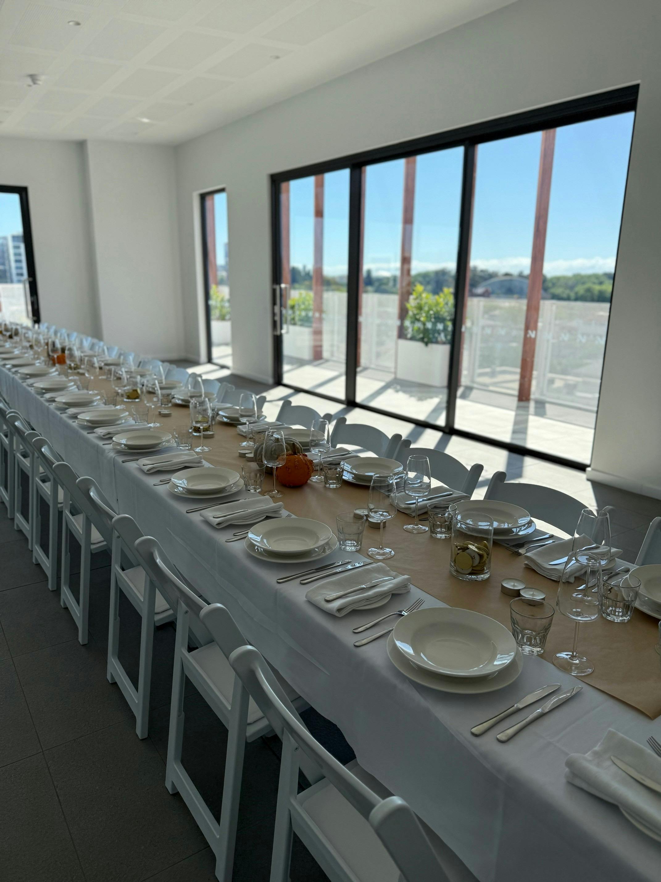 Henry's Bar and Eatery