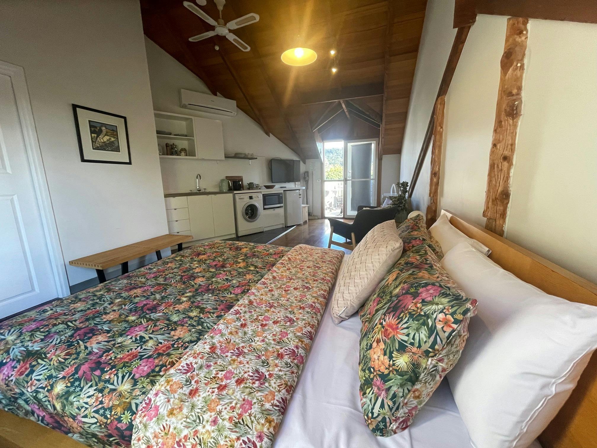 Romantic Studio Apartment