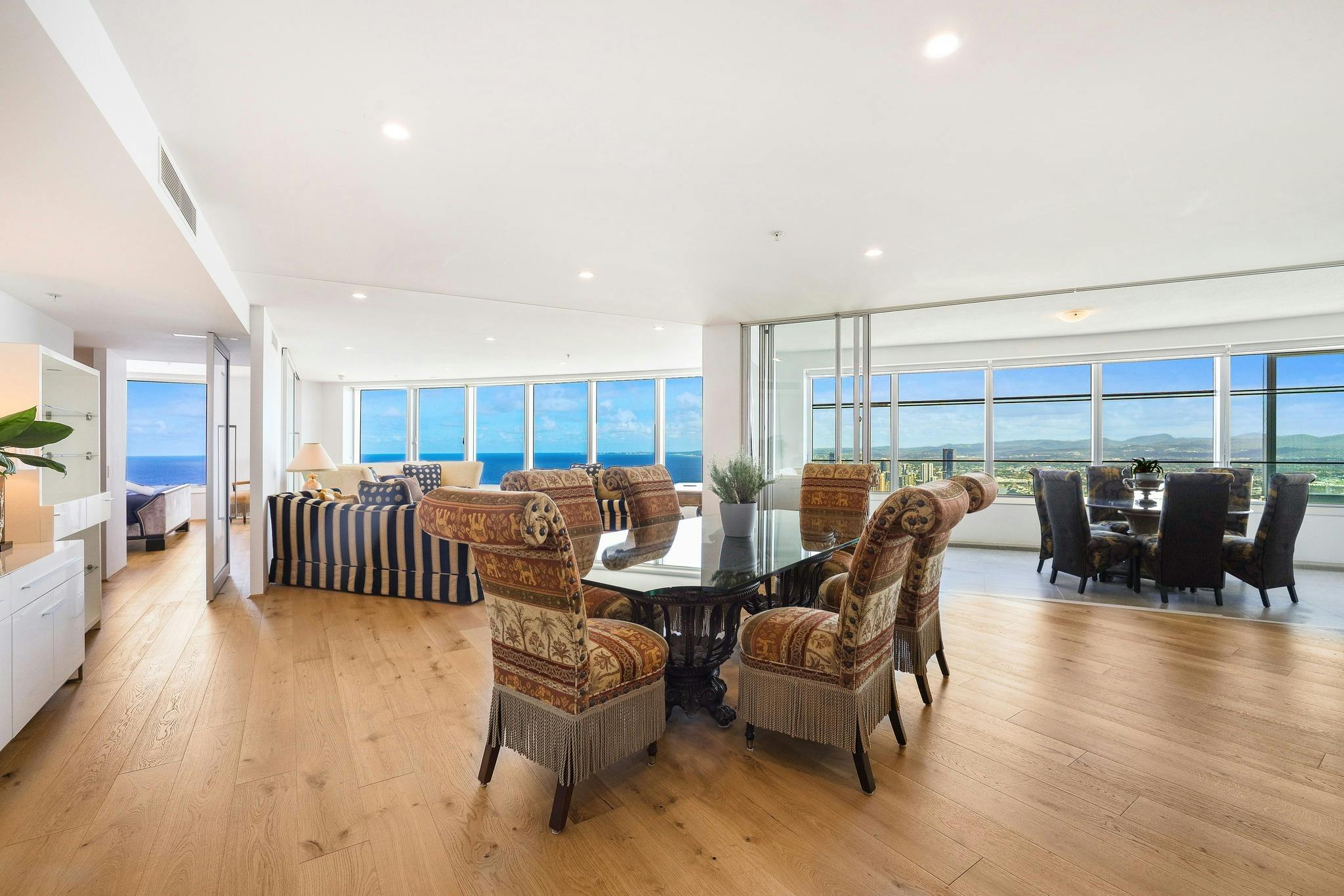Open plan living - dining table indoor and outdoor on enclosed balcony - Gold Coast Holidays - Q1