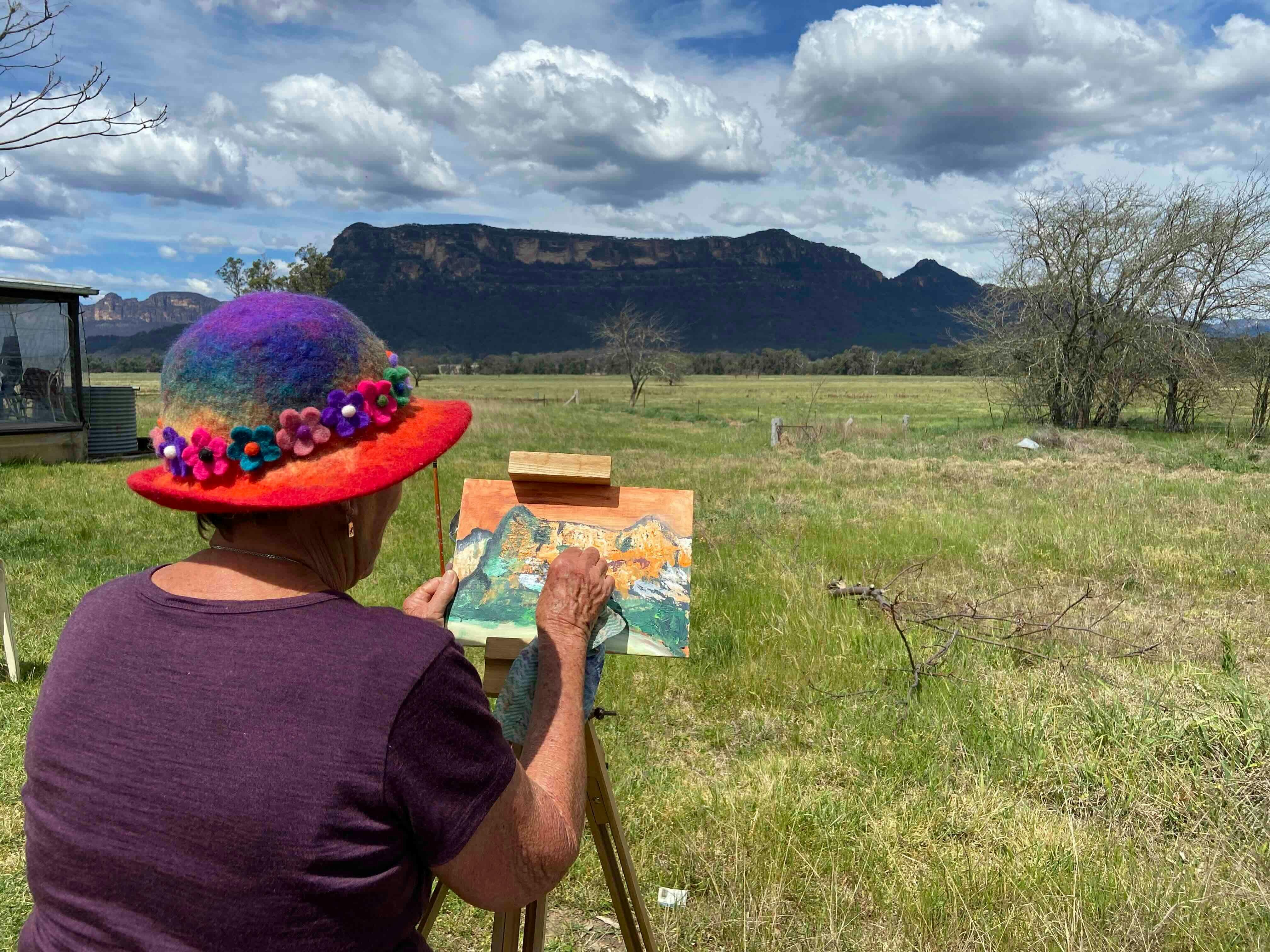 Painting workshop participant at Capertee Valley Plein air painting workshop