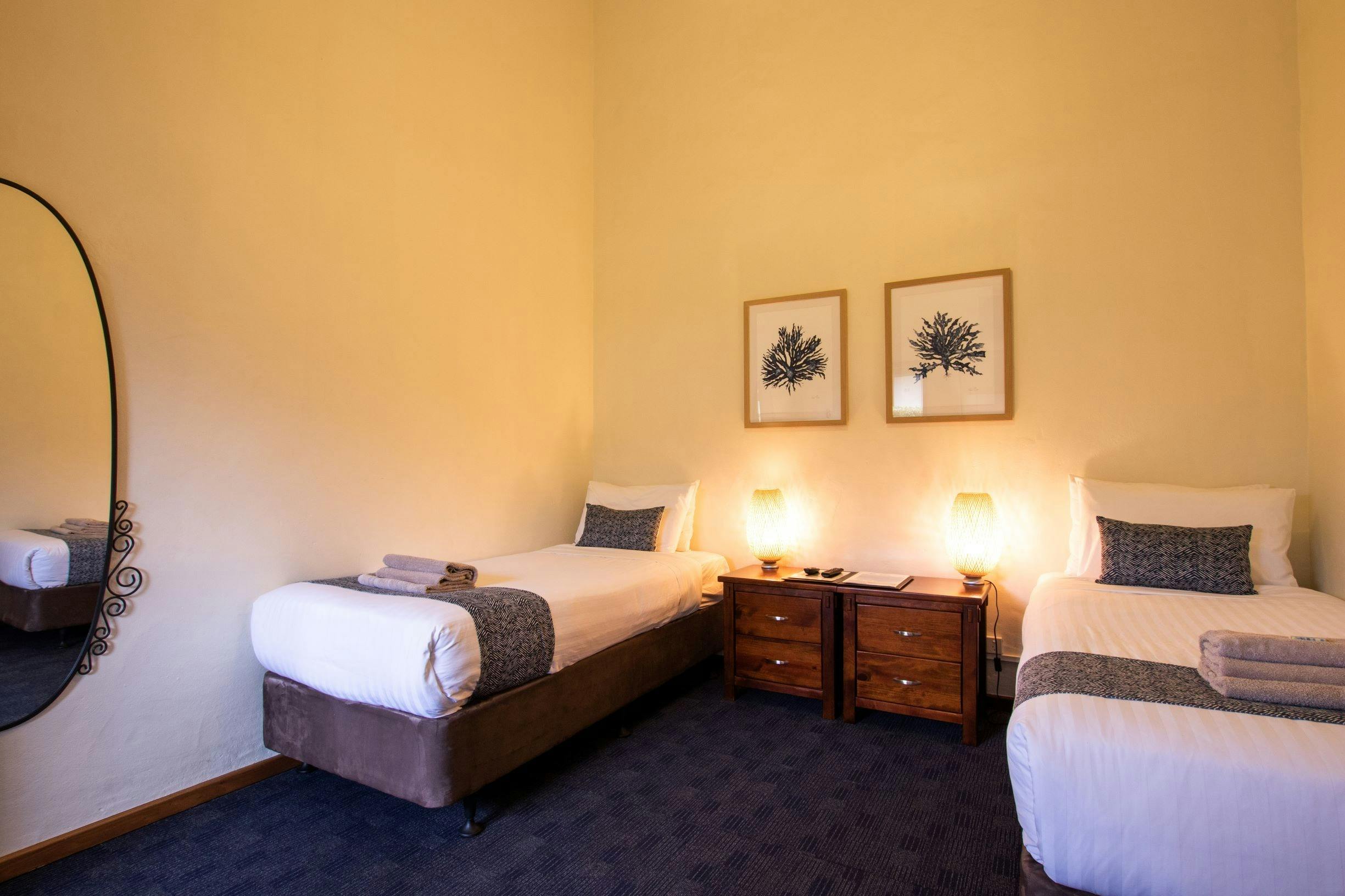 King/Twin Room - shared bathroom