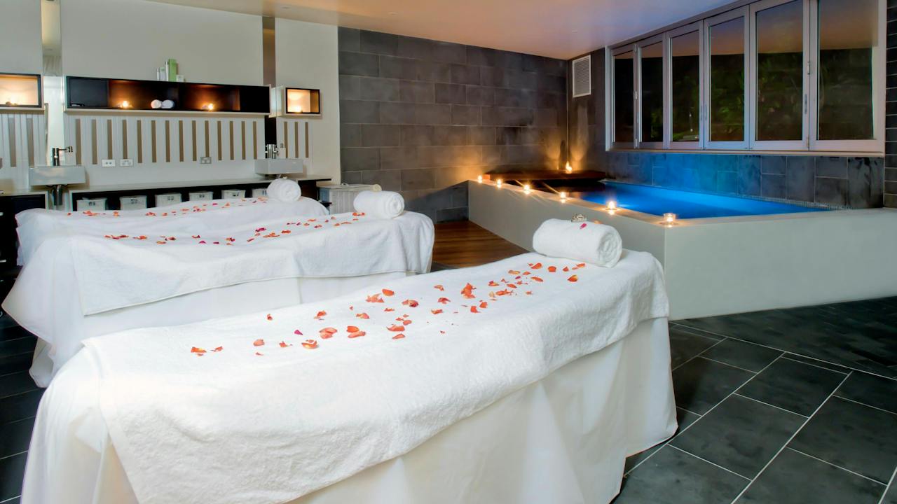 Private floatation pool suite ~ looks out onto Noosa National Park