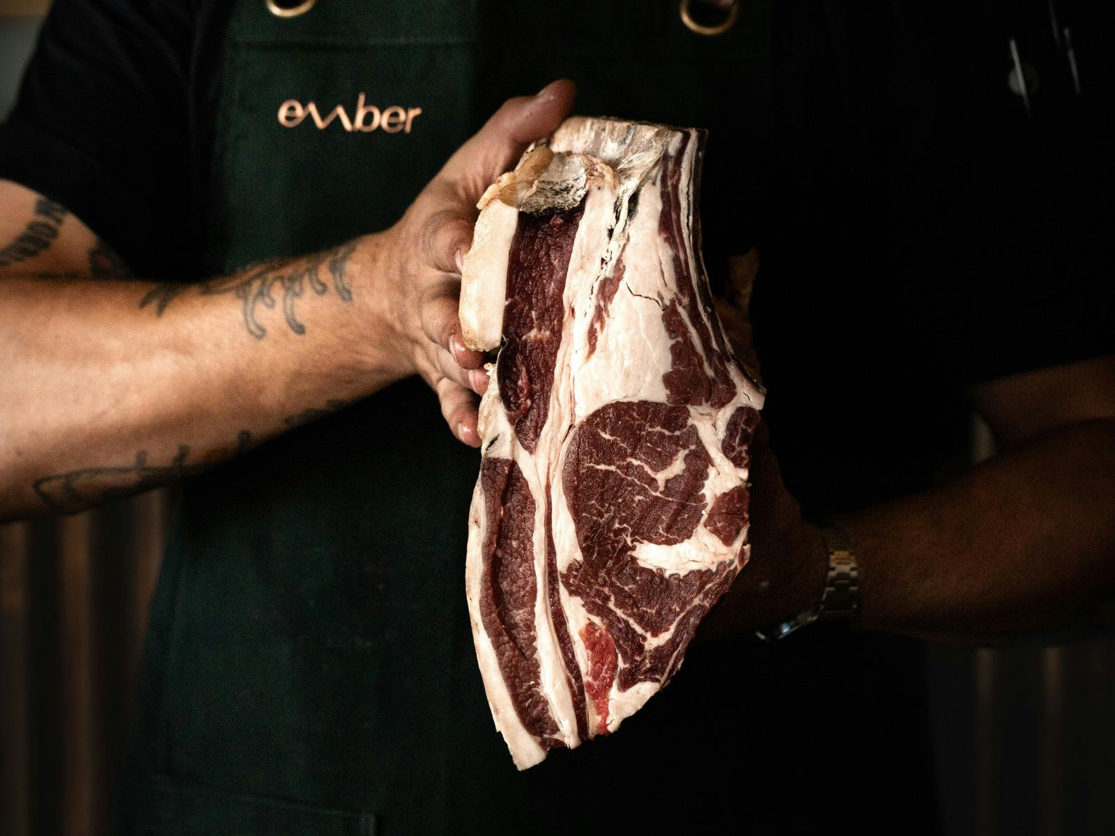 스테이크 엠버 바이런 베이