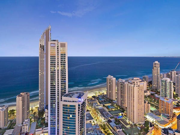 The Vibrant Surfers Paradise - Hopo