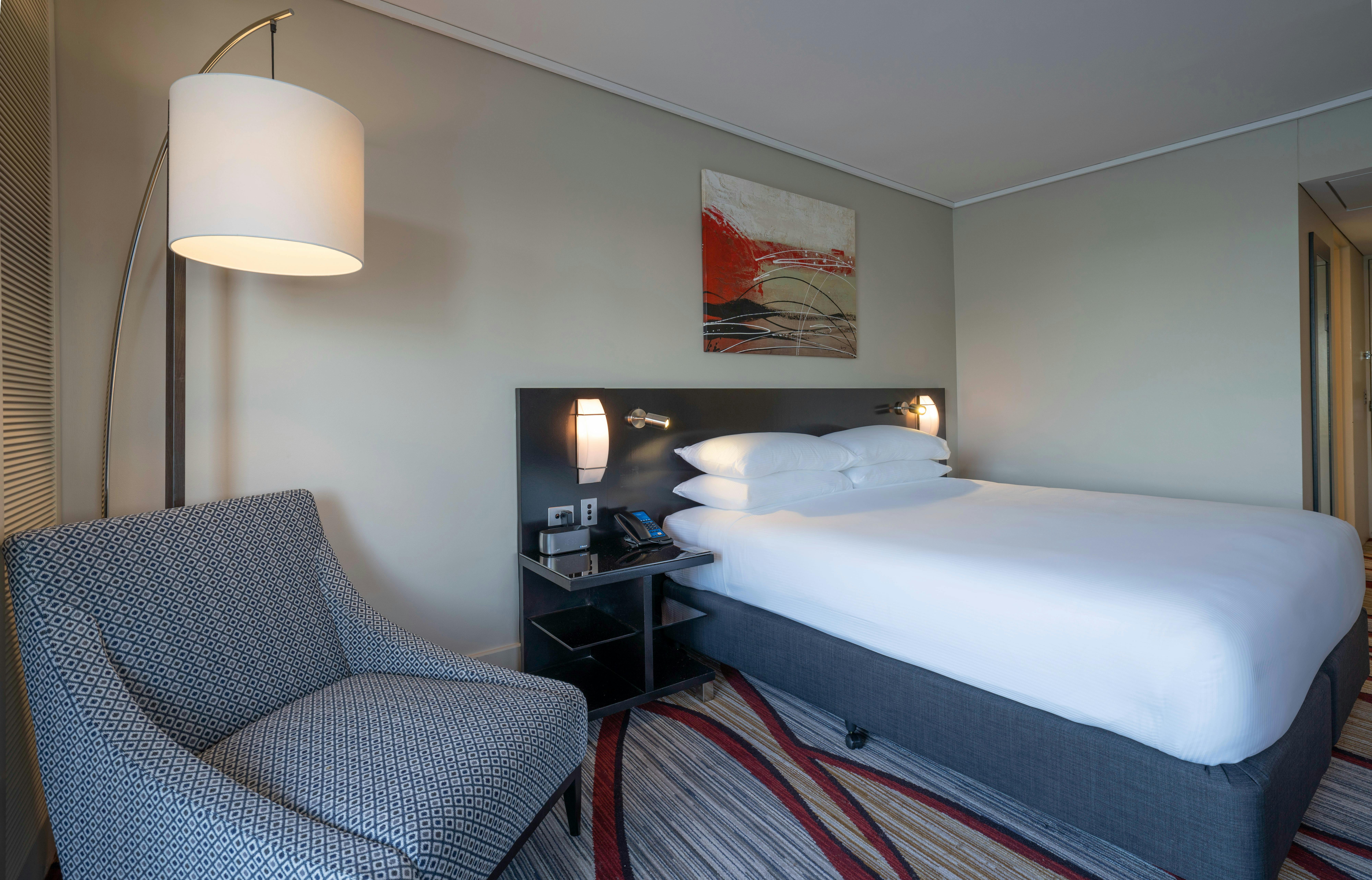 King Hilton Guest Room