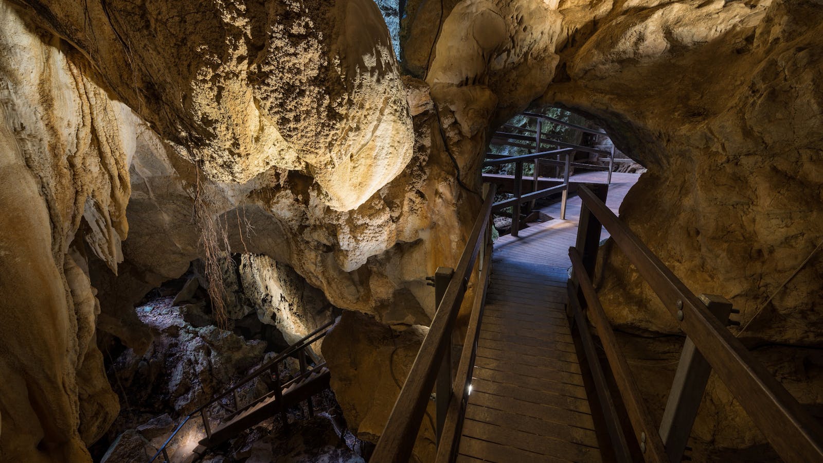 Capricorn Caves - Tours