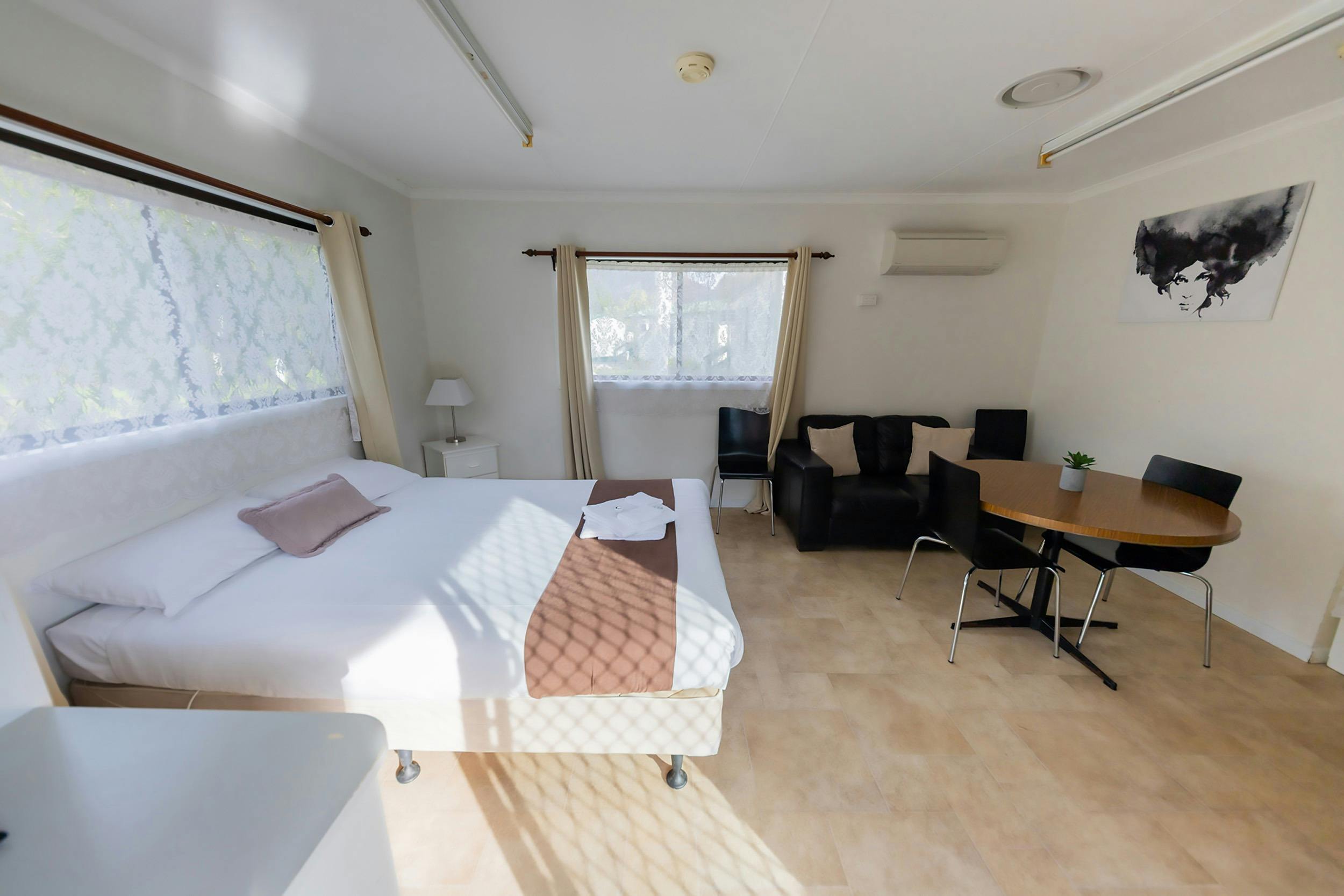 Eildon_Budget cabin_01