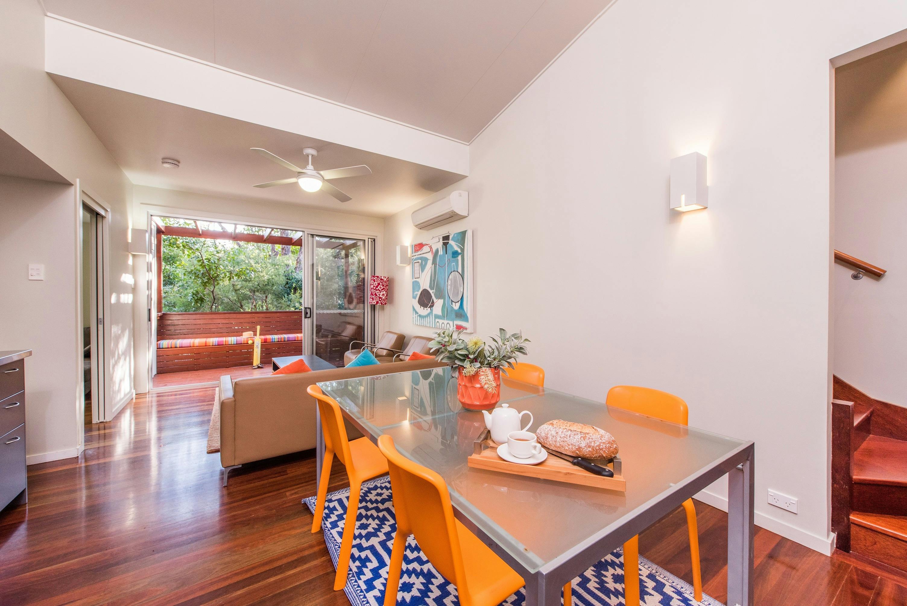 Allure Deluxe Villa Dining