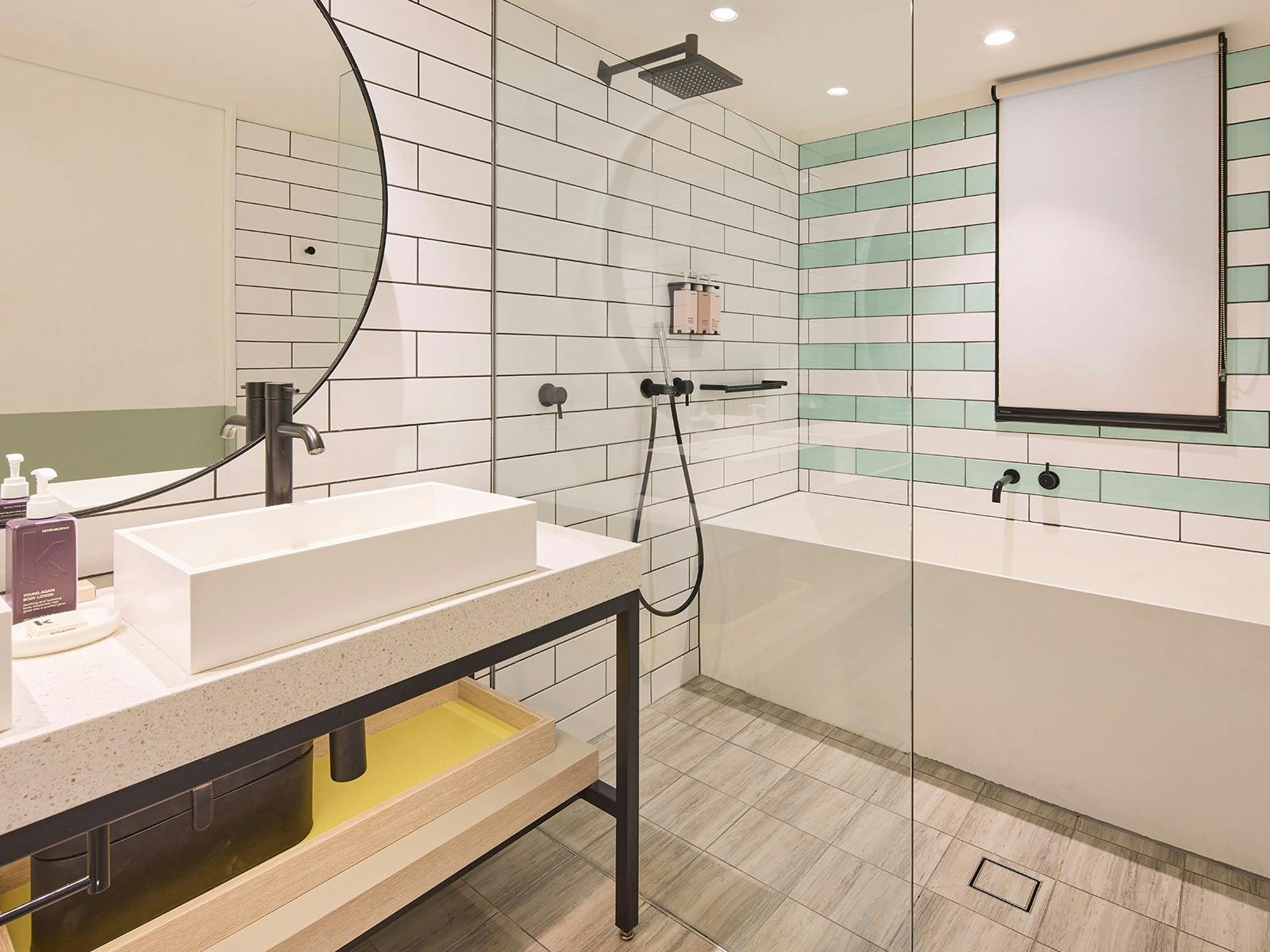 QT King Deluxe Bathroom