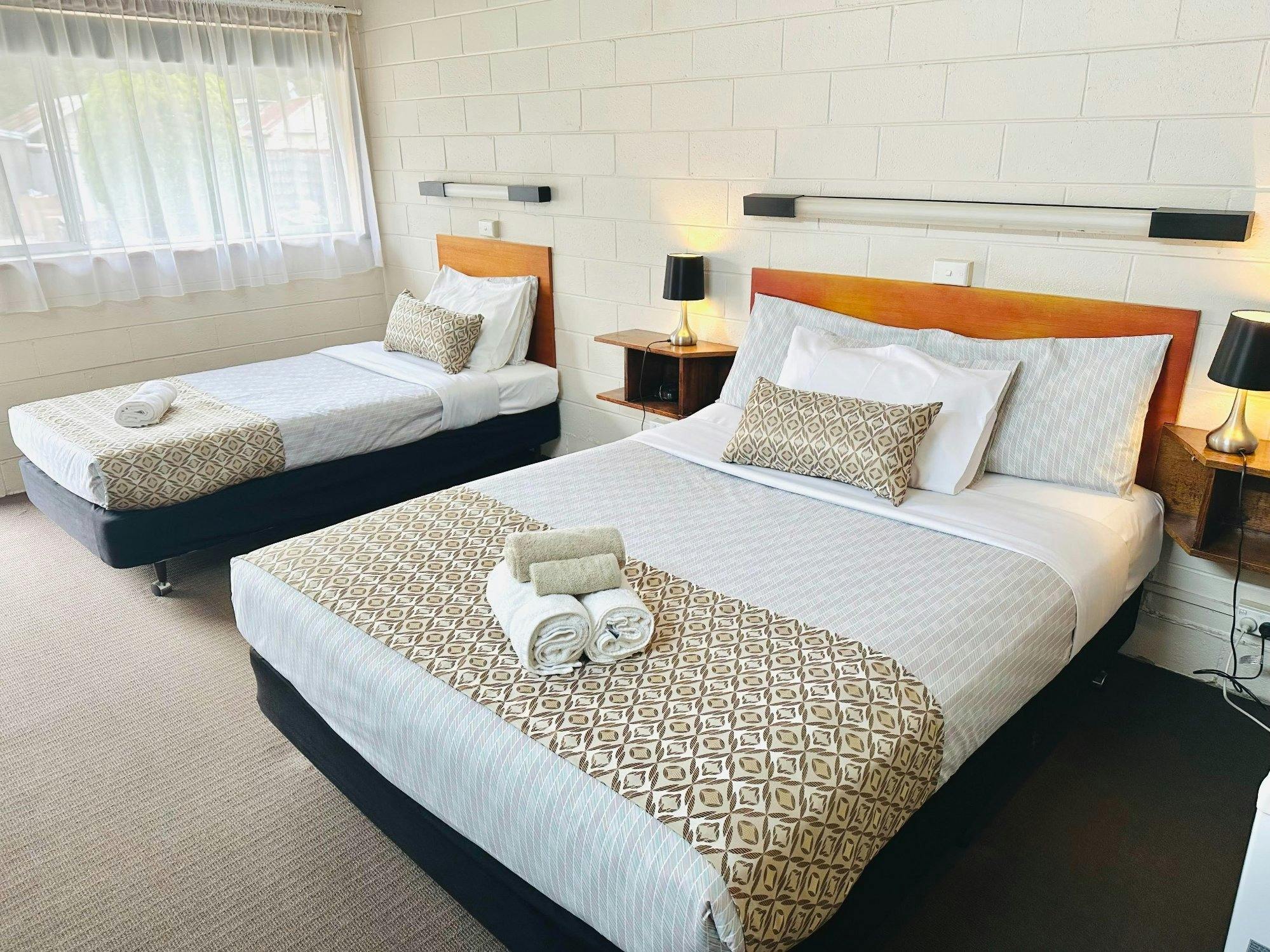 1 X QUEEN BED AND 1 X SINGLE BED