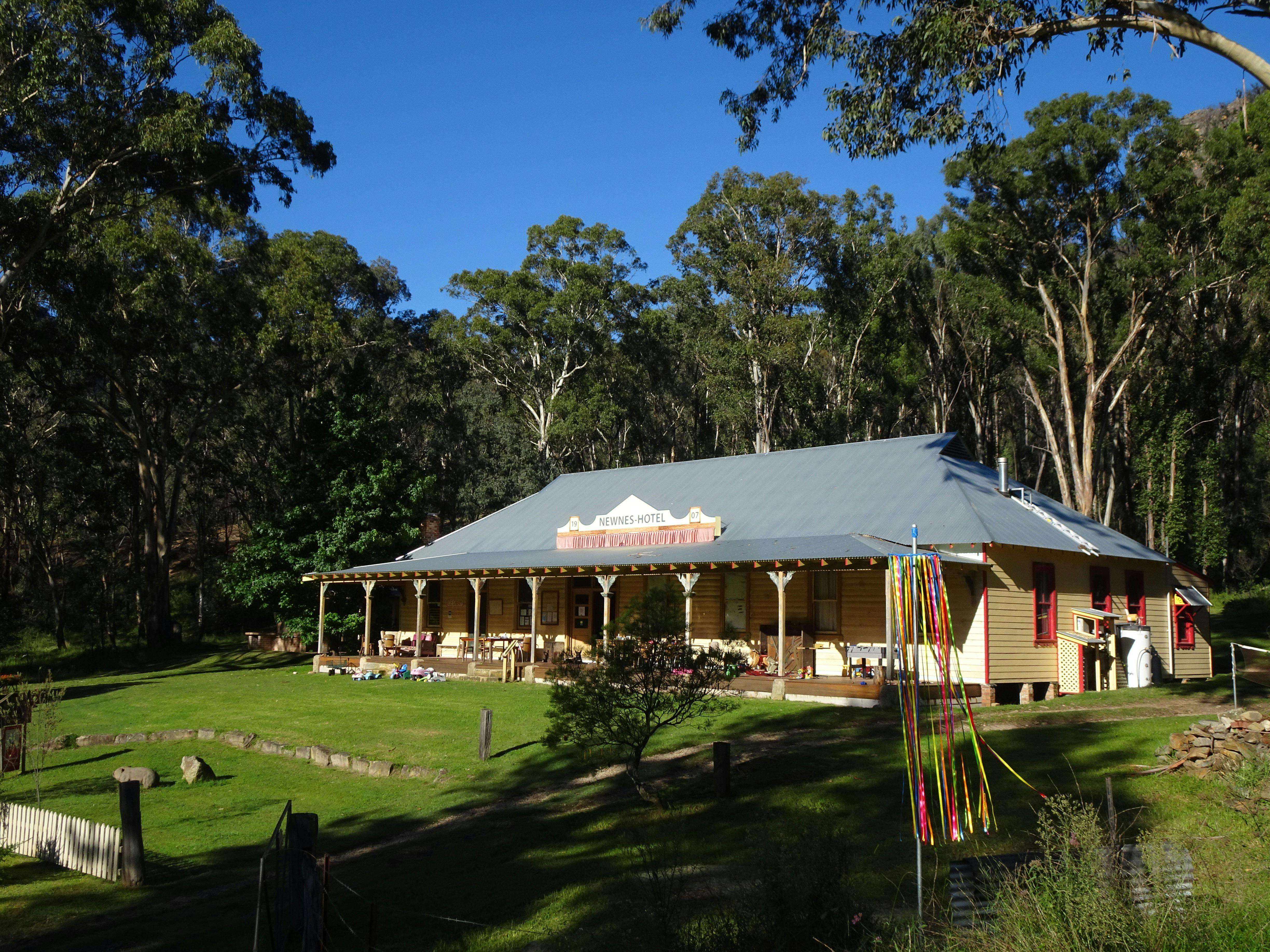 박물관과 정보 키오스크로 운영됩니다.