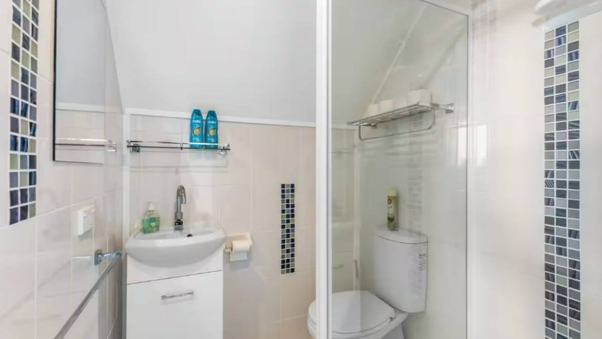 2nd Floor Bathroom