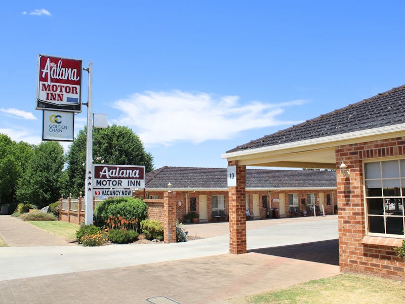Golden Chain Aalana Motor Inn