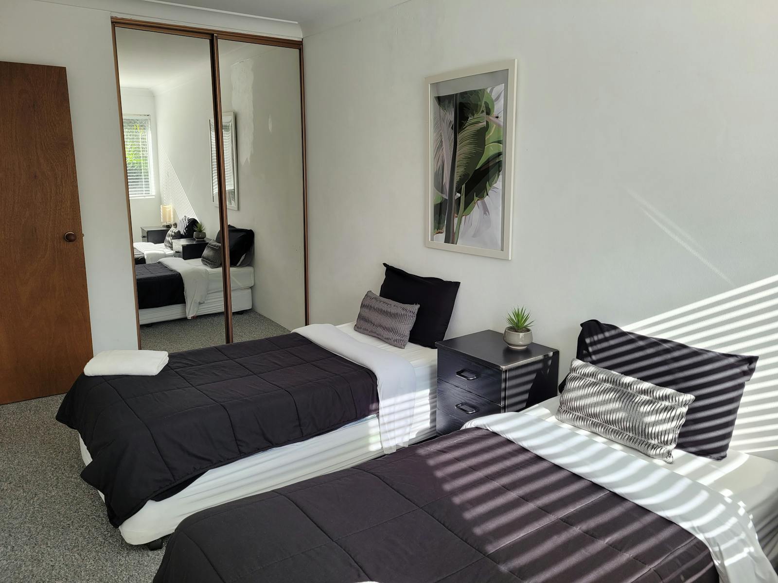 2nd bedroom